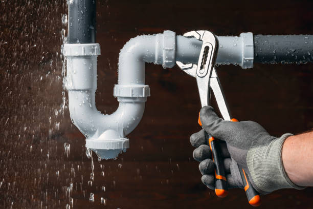 Professional Gas Line Repair technician working in Cutler, IN